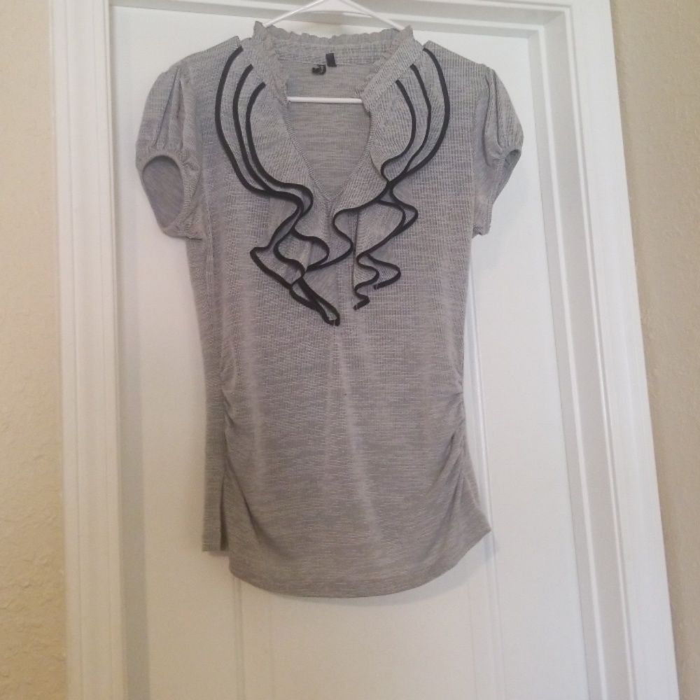 Heart Soul large Ruffle Top Grey Black EUC!